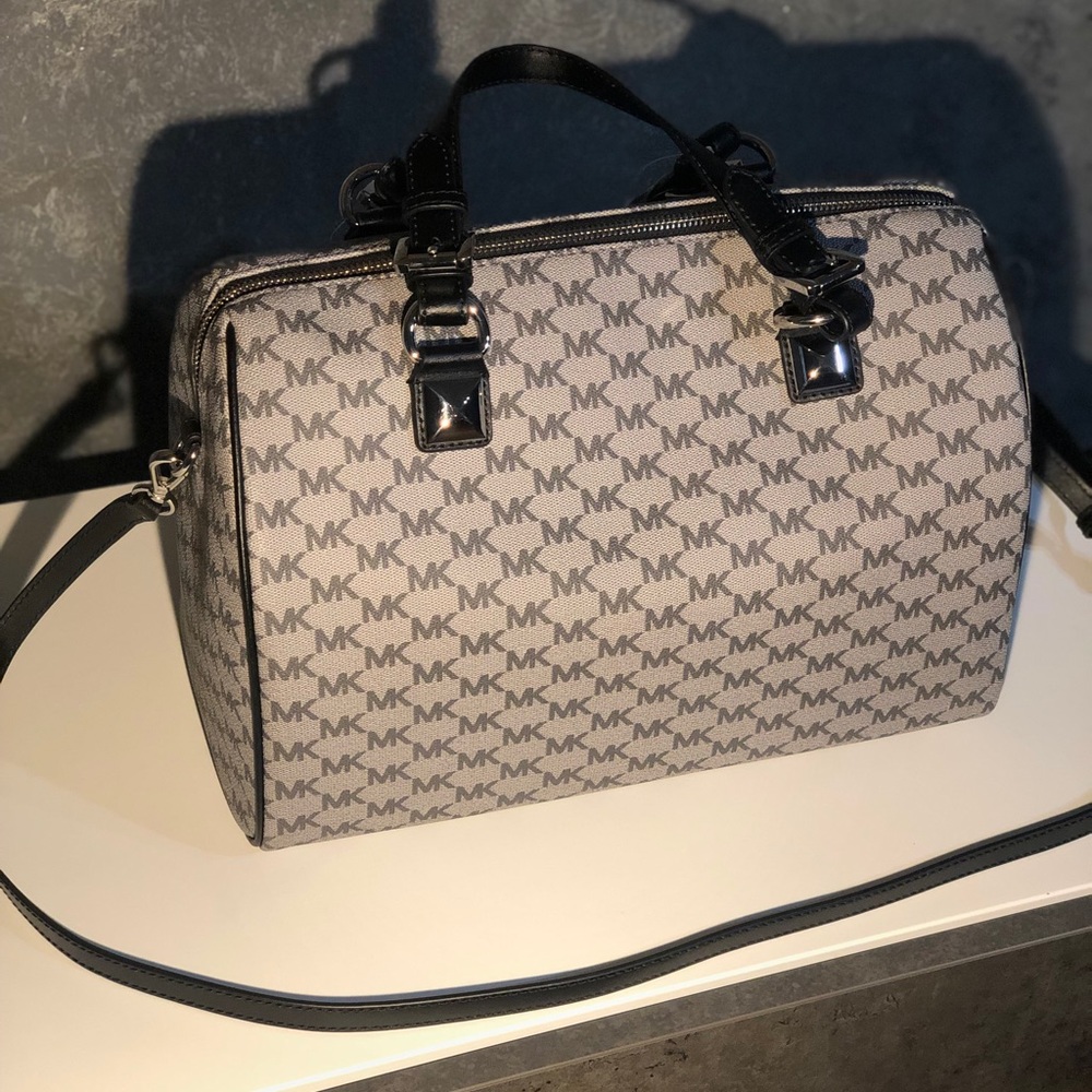Authentic Michael Kors Grayson large satchel bag